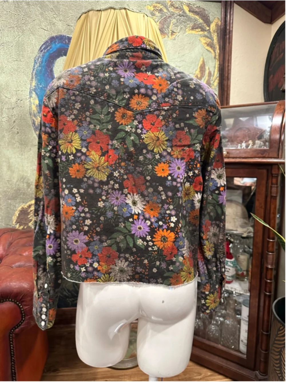 Wrangler Western Floral Raw Hem Cropped Denim Shirt - Picture 7 of 12